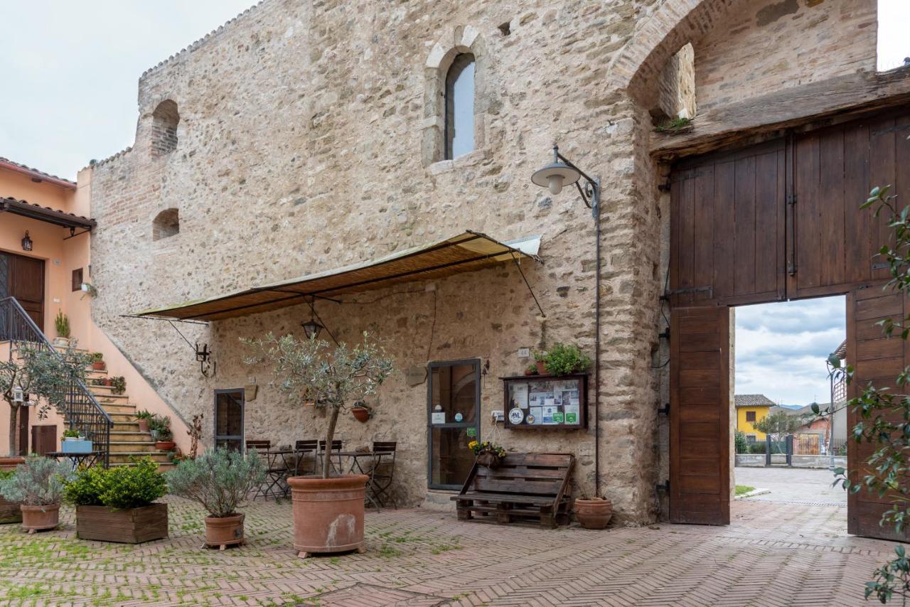 Torre Della Botonta Acomodação com café da manhã Castel Ritaldi Exterior foto