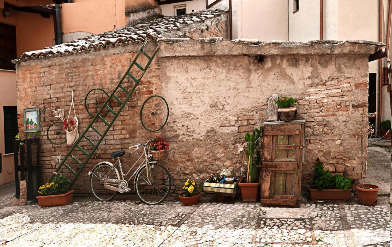 Torre Della Botonta Acomodação com café da manhã Castel Ritaldi Exterior foto