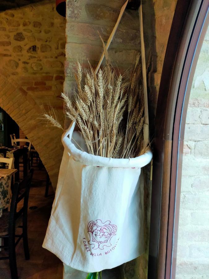Torre Della Botonta Acomodação com café da manhã Castel Ritaldi Exterior foto