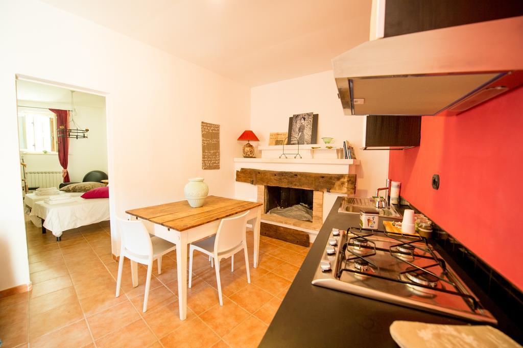 Torre Della Botonta Acomodação com café da manhã Castel Ritaldi Quarto foto