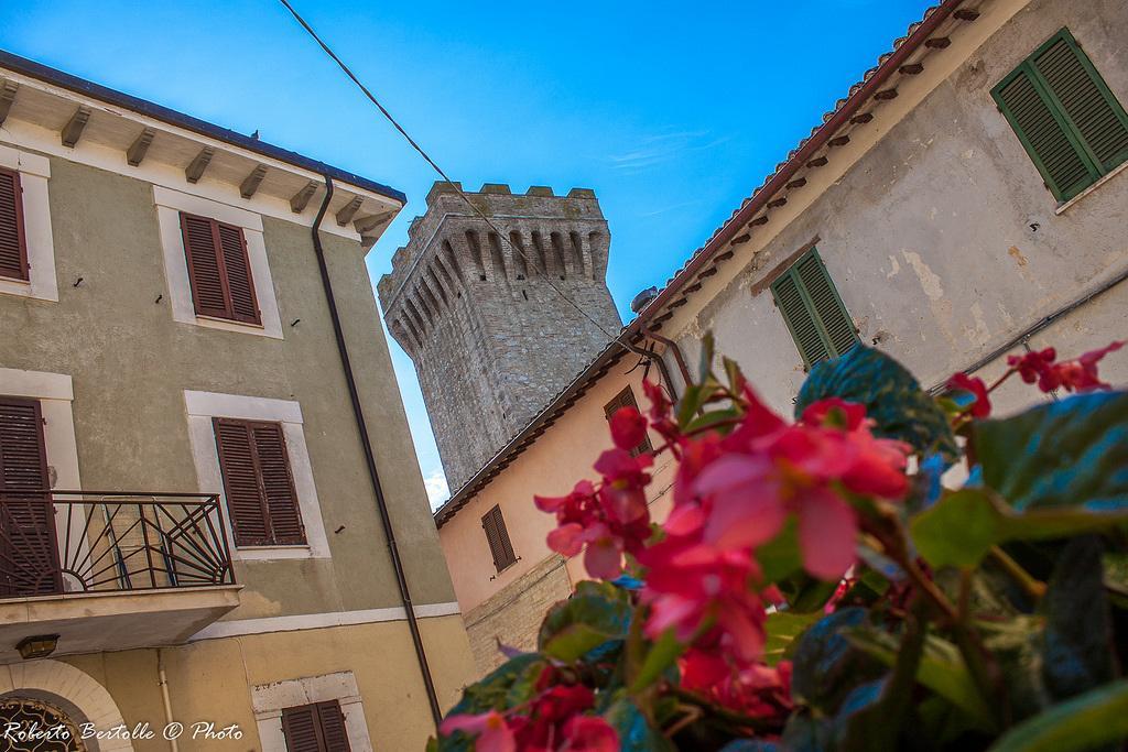 Torre Della Botonta Acomodação com café da manhã Castel Ritaldi Exterior foto