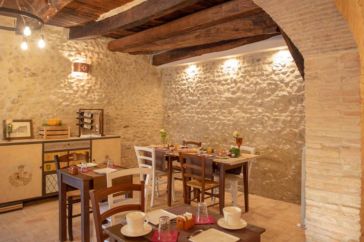 Torre Della Botonta Acomodação com café da manhã Castel Ritaldi Exterior foto