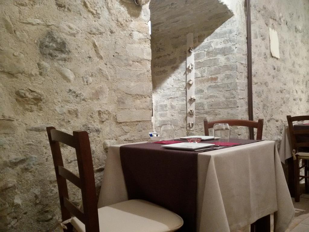 Torre Della Botonta Acomodação com café da manhã Castel Ritaldi Exterior foto