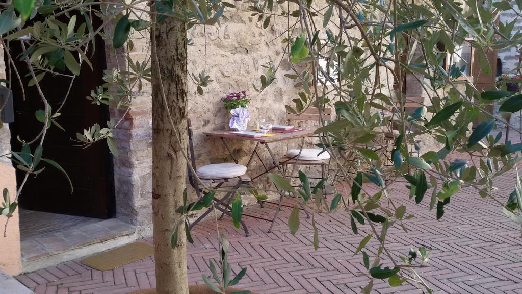 Torre Della Botonta Acomodação com café da manhã Castel Ritaldi Exterior foto