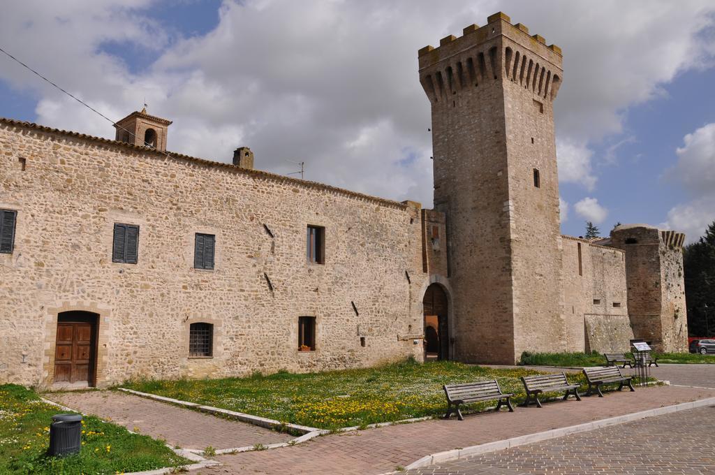 Torre Della Botonta Acomodação com café da manhã Castel Ritaldi Exterior foto